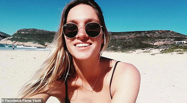 Удата професорка завела пет ученика, круже експлицитни снимци: Секс скандал одјекнуо у угледној школи (ФОТО)